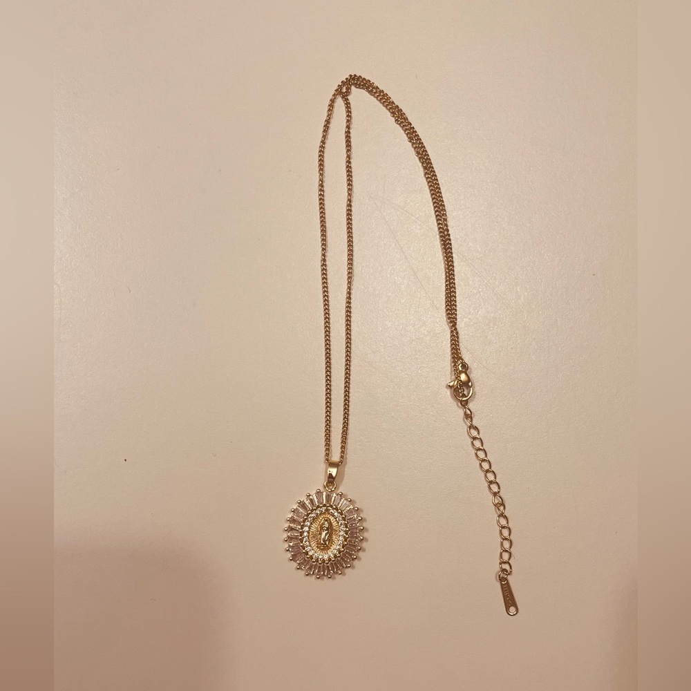 Gold plated necklace virgen María design